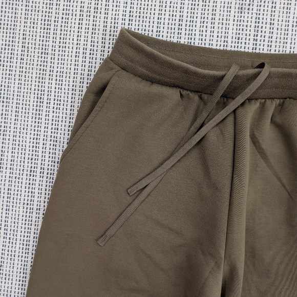 Uniqlo DRY Wide Sweatpants - Picture 4 of 10